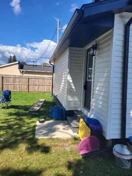 Freshly installed seamless run on a single-story addition